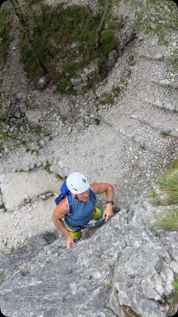 Corso pratico per neofiti rivolto a chi vuole acquisire tutte le informazioni utili per imparare o migliorare le tecniche di arrampicata sia su roccia sia su parete artificiale.
Il corso si svolge nella palestra di roccia indoor di
Bassano del Grappa. 6 lezioni totali.
DATE DELLE LEZIONI:
21 settembre 28 settembre
5-12-19-26 ottobre
ORARIO: Dalle 19:30 alle 21:00
🔴 Tutto il materiale necessario lo fornisco io!!
per ulteriori informazioni visita il mio sito: https://share.google/92qsBgqL5yeSClhpq
e contattami al numero: +39 3456620191
#guidaalpina #arrampicata #corsoarrampicata