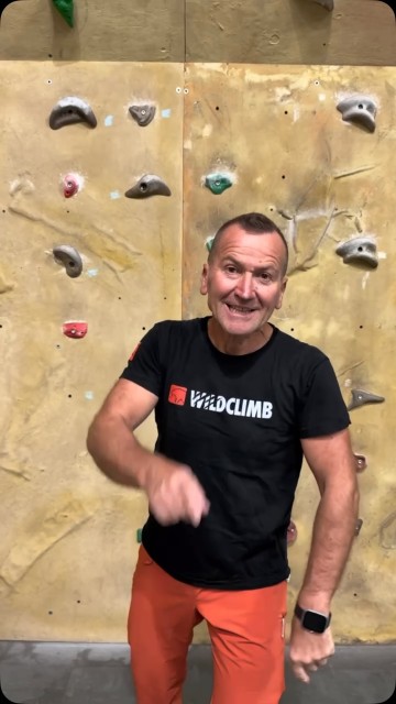 🚀 GIOVEDÌ 15 OTTOBRE SI PARTE!
Vuoi metterti alla prova sulla parete e acquisire nuove competenze per vivere la montagna in sicurezza? Questo è il corso che fa per te! 💪
📍 Palestra Agnolini – Bassano del Grappa
📅 6 incontri da 1 ora e mezza
🕢 Dalle 19:30 alle 21:00
🧗 Impara le basi dell’arrampicata e migliora la tua tecnica!
🏔️ Un corso utile anche per chi vuole affrontare vie ferrate, sentieri attrezzati e vie normali in montagna, avvicinandosi gradualmente al mondo dell’alpinismo.
⚠️ POSTI LIMITATI! Contattami per informazioni e iscrizioni.
🏔️ Guida Alpina Bellin Gianluca
📲 WhatsApp: 345 6620191
🌐 www.gianlucabellin.it
🔥 MENO CHIACCHIERE, PIÙ PARETE! TI ASPETTO!
#Arrampicata #guidaalpina